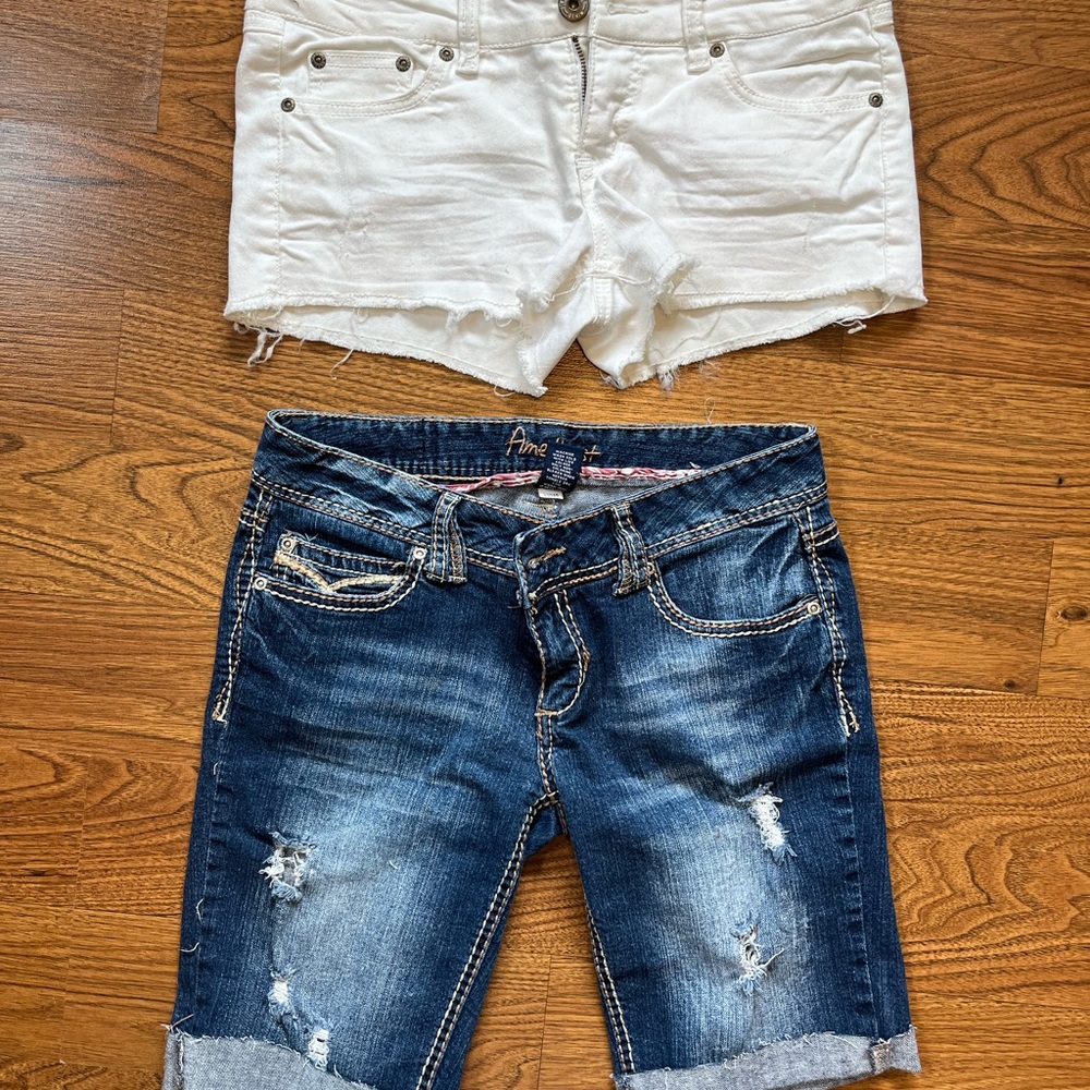 2 pairs shorts